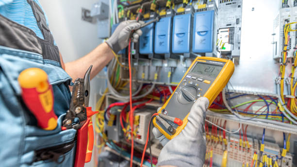 Best Affordable Electrician  in Center Point, IA